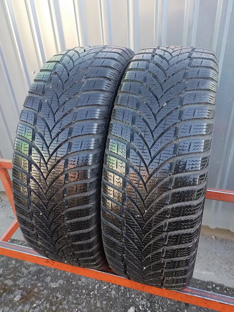 Пара б/у шин 175/55 R15 Maxxis Presa Snow
