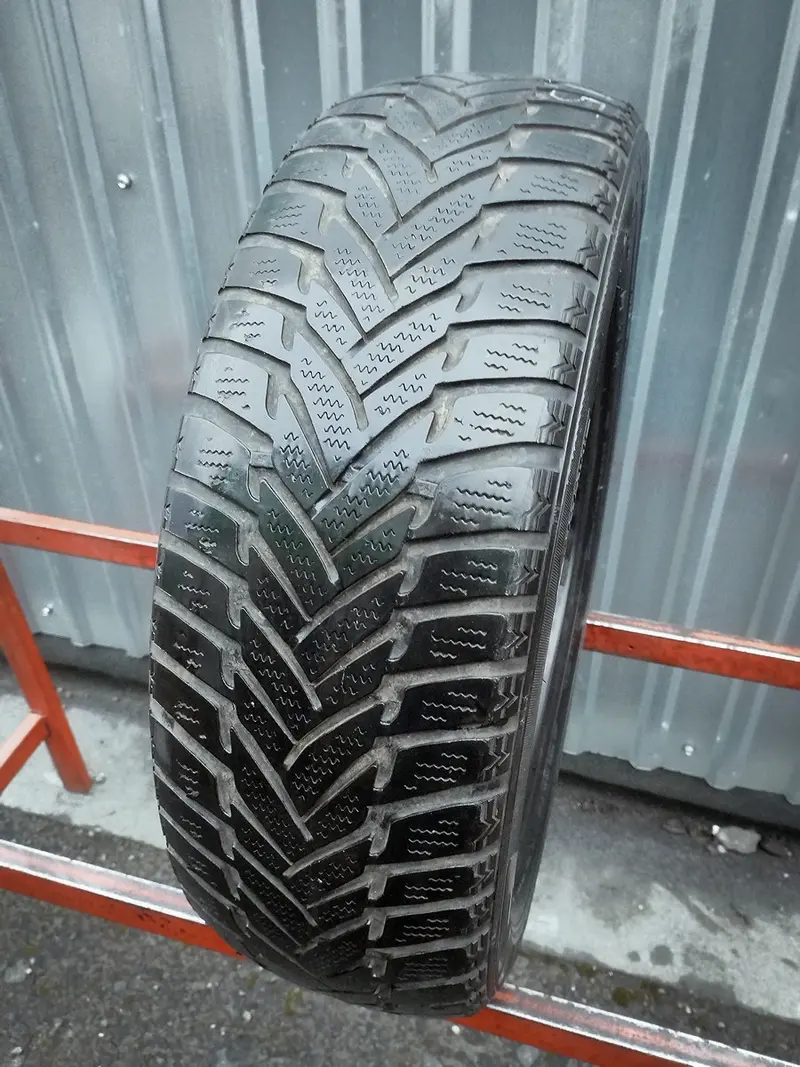 Б/у шина 175/60 R15 Dunlop SP Winter Sport M3
