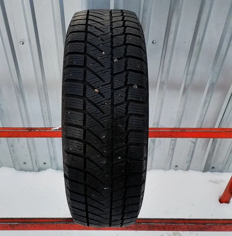 Б/у шина 175/65 R14 Continental ContiVikingContact 6