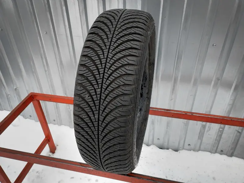 Б/у шина 175/65 R14 Goodyear Vector 4Seasons Gen-2