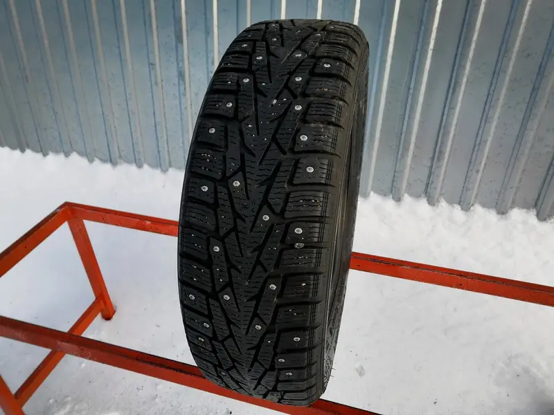 Б/у шина 175/65 R15 Nokian Hakkapeliitta 7