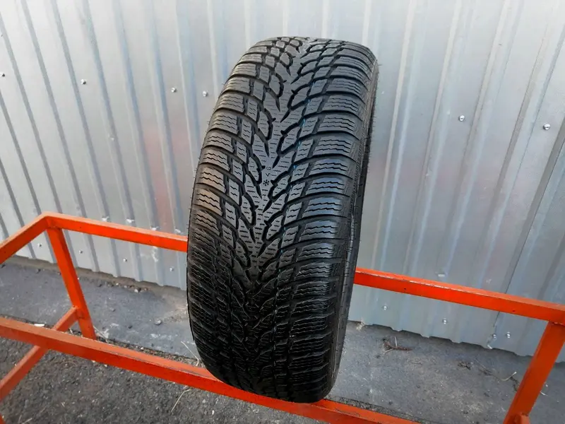 Б/у шина 175/65 R15 Nokian WR Snowproof