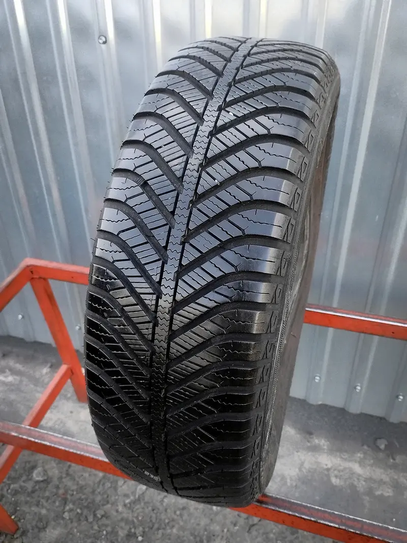 Б/у шина 185/60 R14 Goodyear Vector 4Seasons
