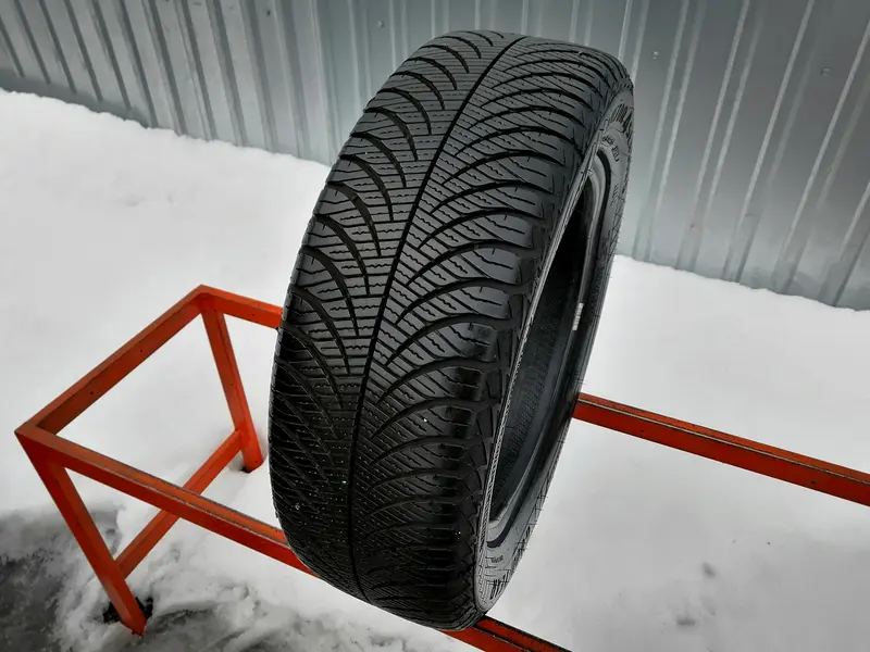 Б/у шина 185/60 R15 Goodyear Vector 4Seasons Gen-2