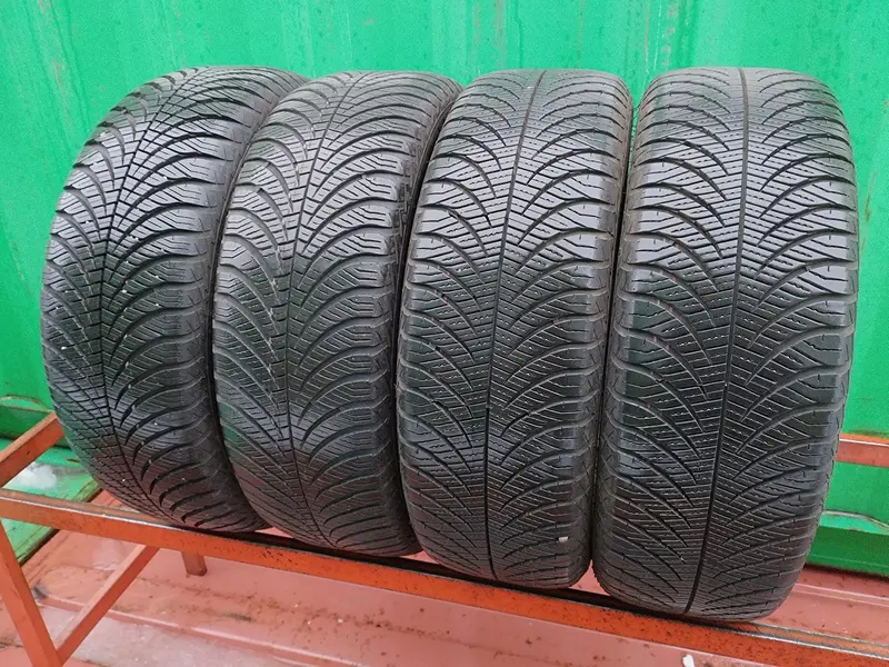 Комплект б/у шин 185/60 R15 Goodyear Vector 4Seasons Gen-2