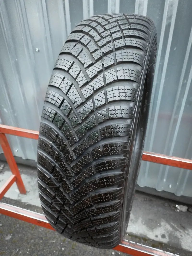 Б/у шина 185/60 R15 Hankook Winter I*cept RS3 W462