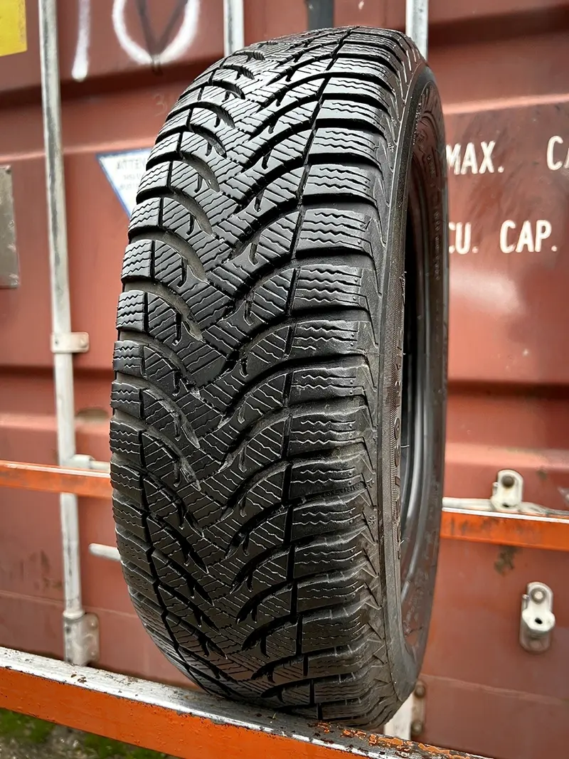 Б/у шина 185/60 R15 Michelin Alpin A4