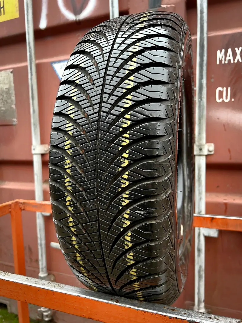 Б/у шина 185/65 R15 Goodyear Vector 4Seasons Gen-2