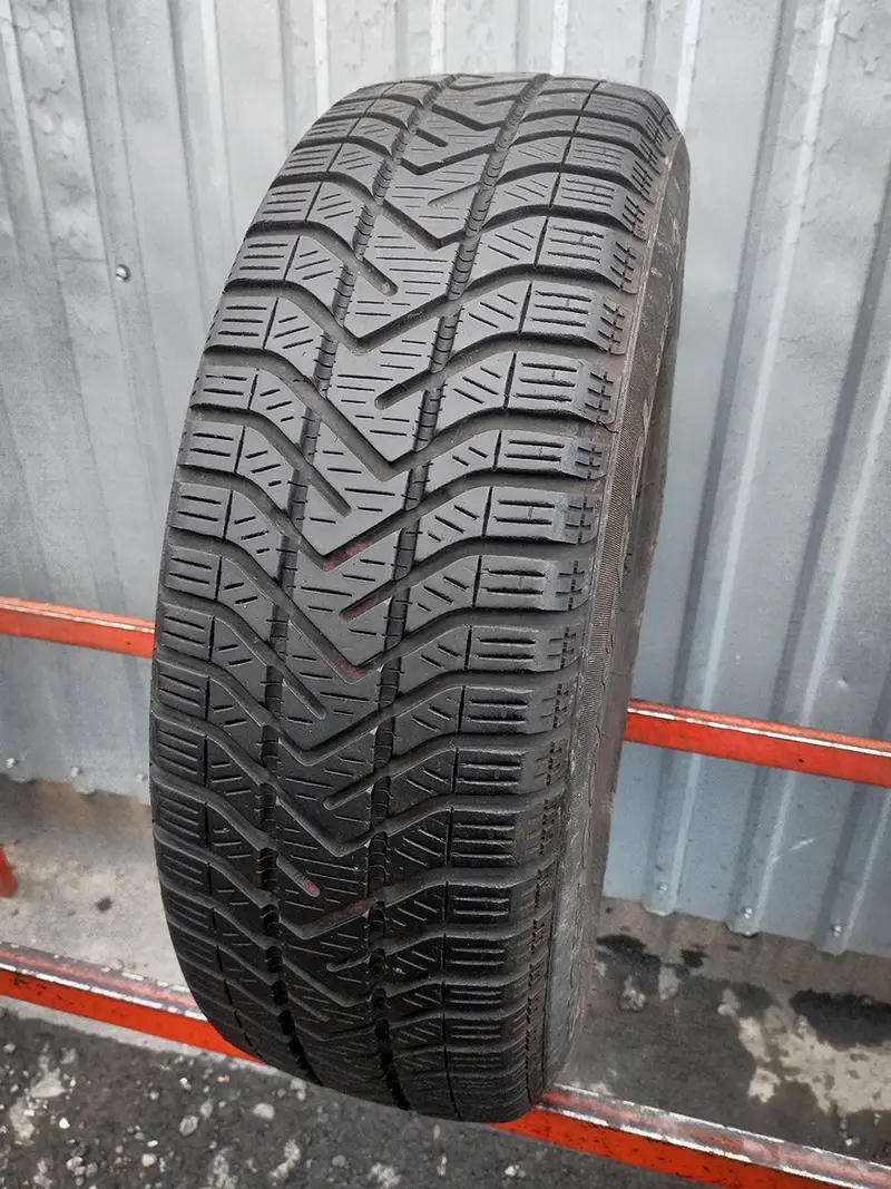 Б/у шина 185/65 R15 Pirelli Winter 190 Snowcontrol 3