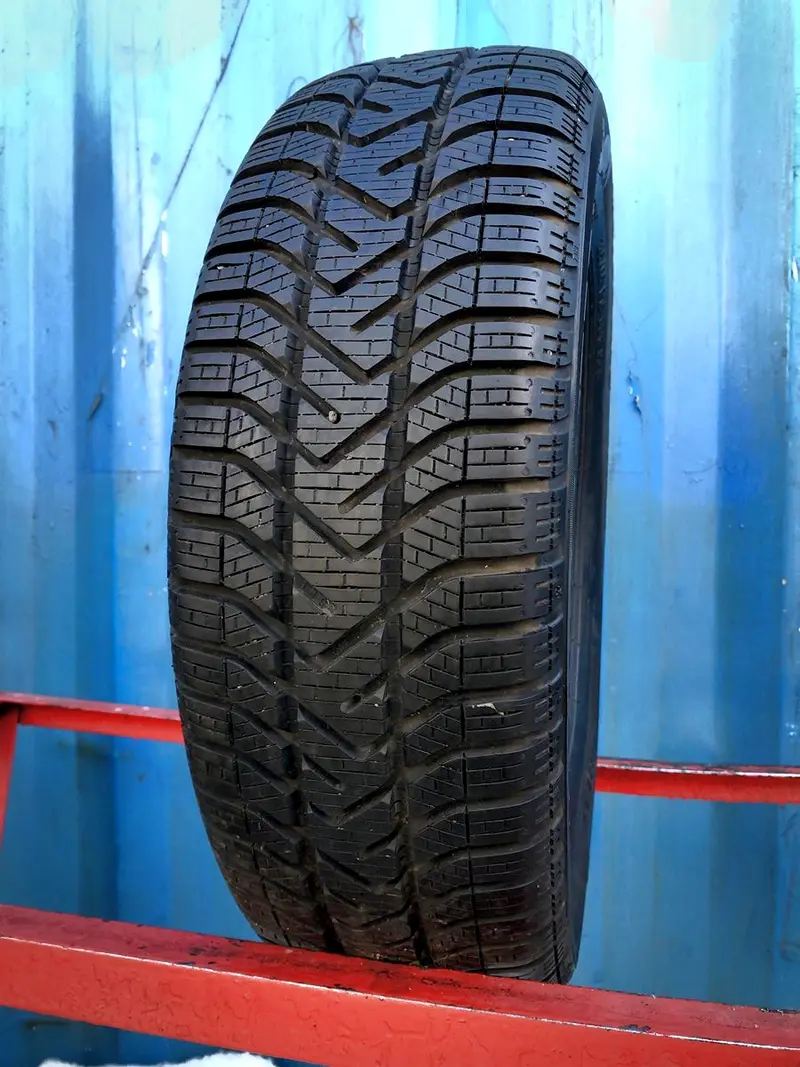 Б/у шина 185/65 R15 Pirelli Winter 190 Snowcontrol 3