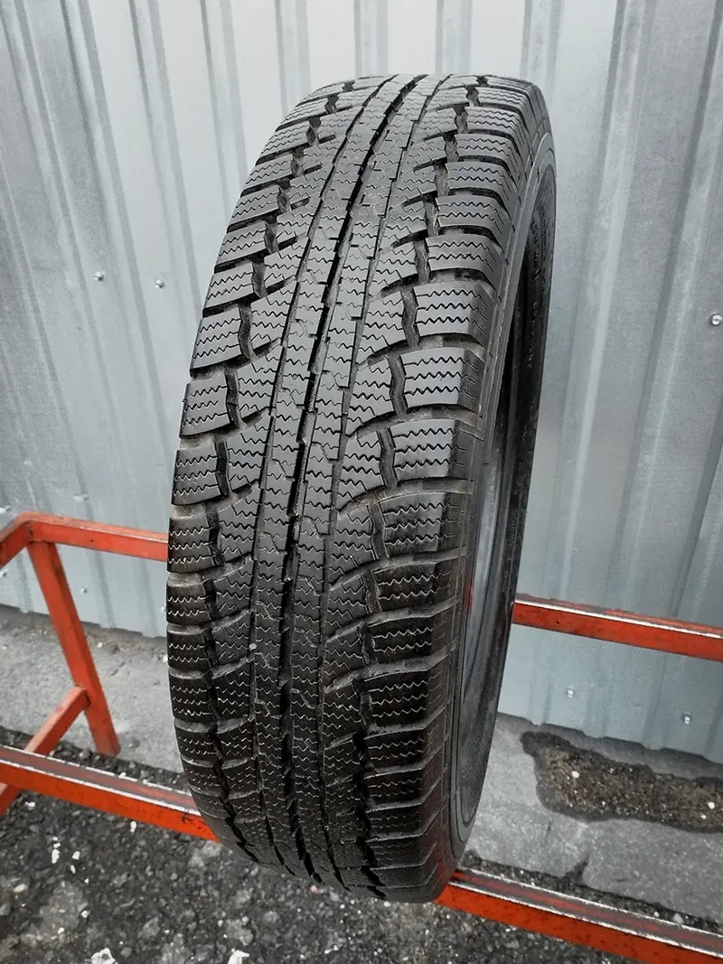 Б/у шина 185/75 R16C Continental VancoWinter