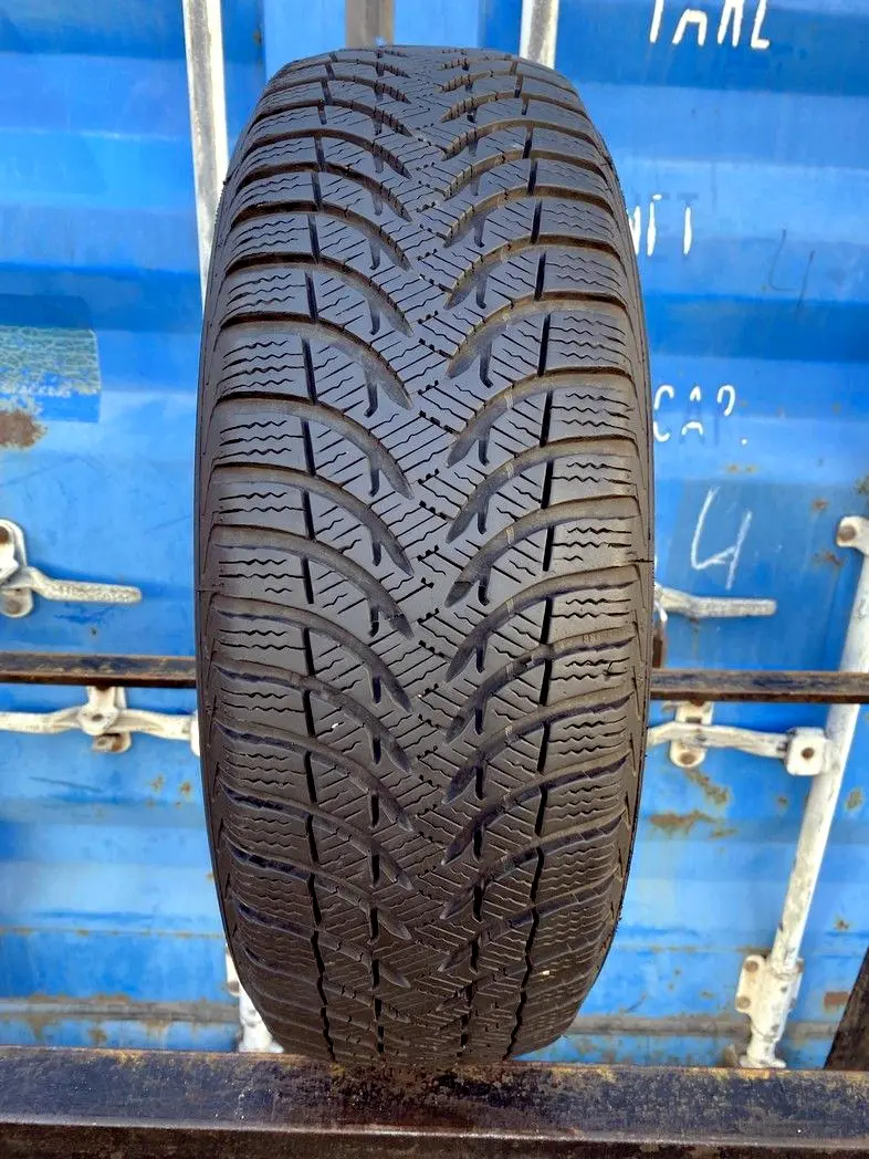Б/у шина 195/45 R16 Michelin Alpin A4