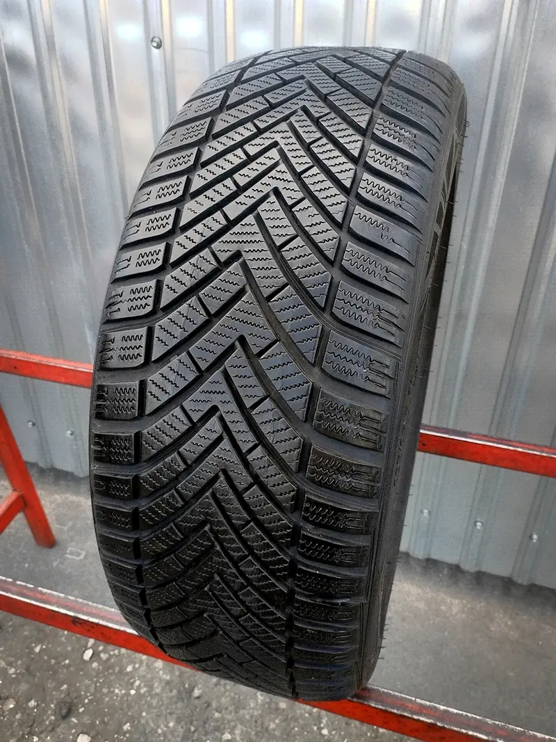 Б/у шина 195/45 R16 Vredestein Wintrac