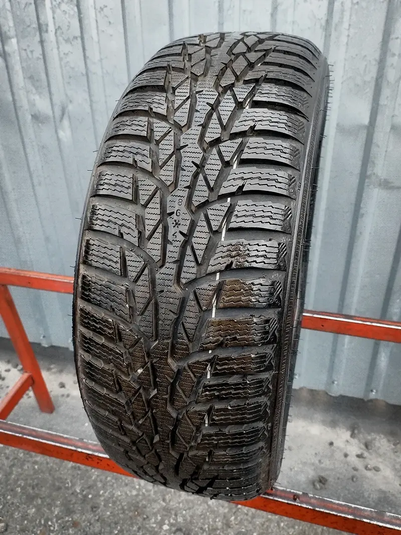 Б/у шина 195/50 R16 Nokian WR D4