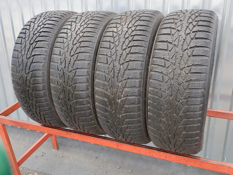 Комплект б/у шин 195/50 R16 Nokian WR D4