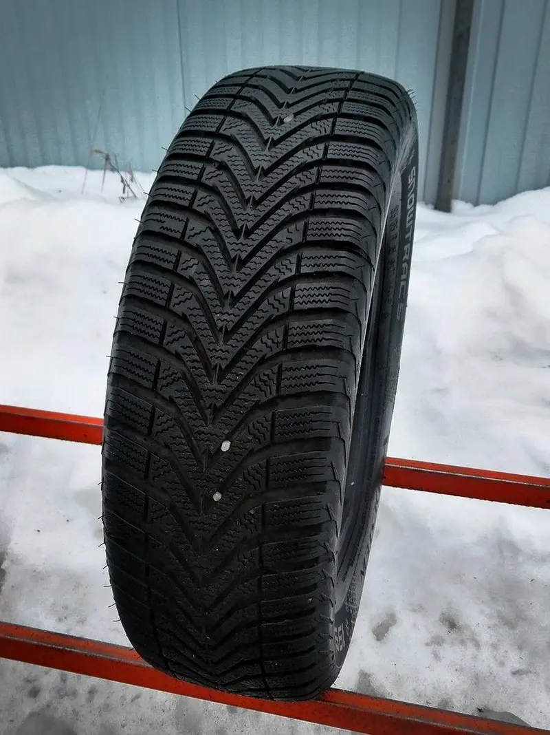 Б/у шина 195/55 R15 Vredestein Snowtrac 5