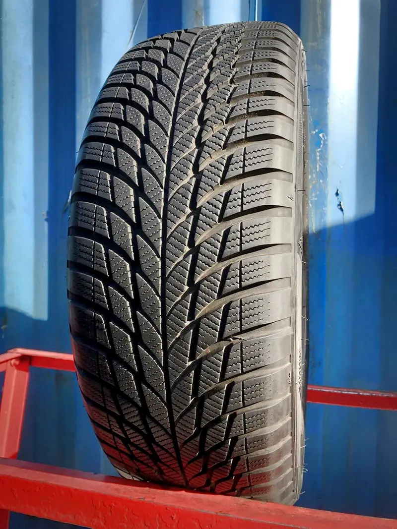 Б/у шина 195/55 R16 Bridgestone Blizzak LM-001, фото 1