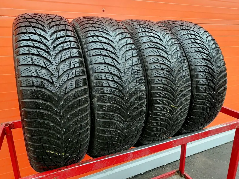 Комплект б/у шин 195/55 R16 Goodyear Ultra Grip 7+ RunFlat