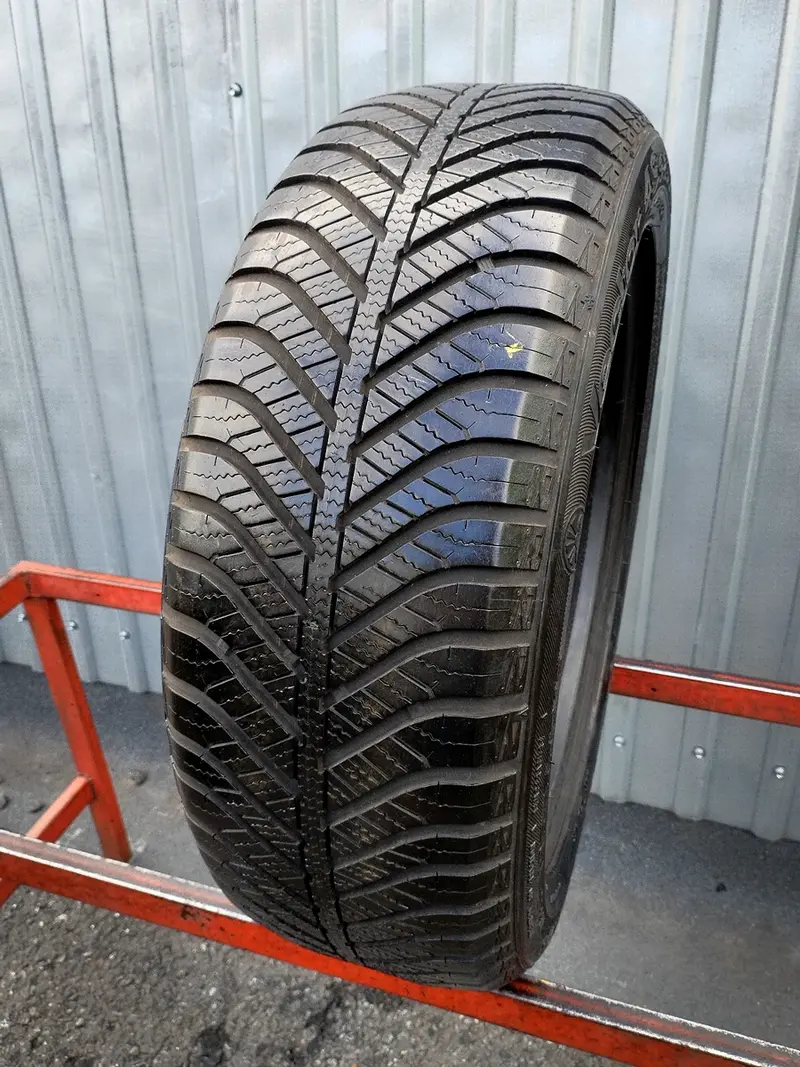 Б/у шина 195/55 R16 Goodyear Vector 4Seasons RunFlat
