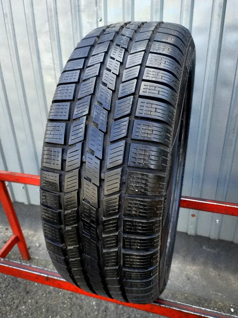 Б/у шина 195/55 R16 Pirelli Winter 210 Snowsport RunFlat