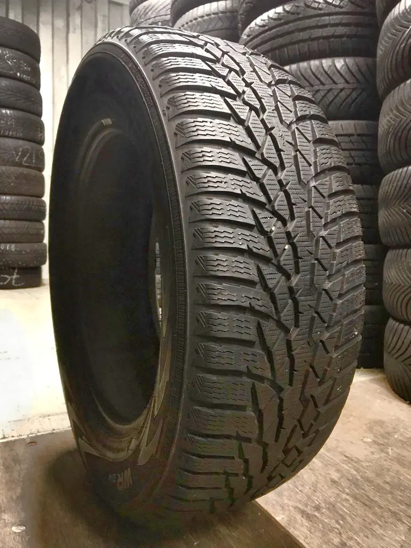 Б/у шина 195/60 R15 Nokian WR D4