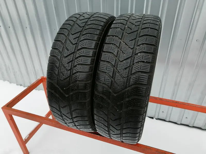 Пара б/у шин 195/60 R15 Pirelli Winter 190 Snowcontrol