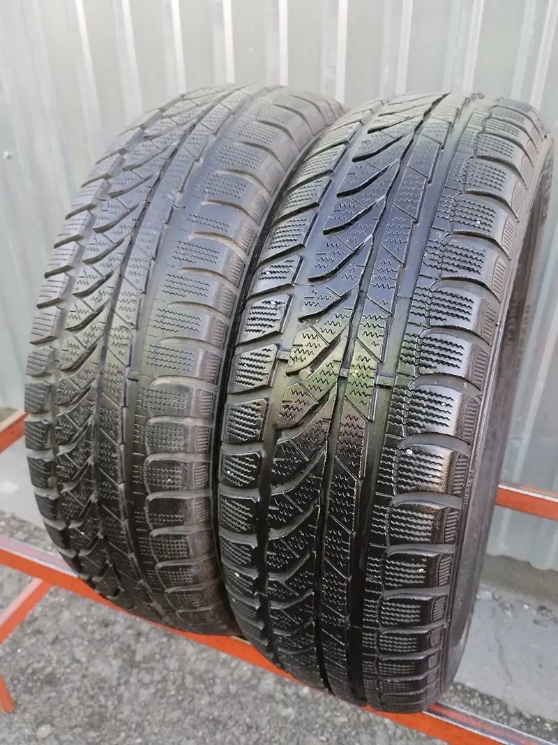 Пара б/у шин 195/65 R15 Dunlop SP Winter Response