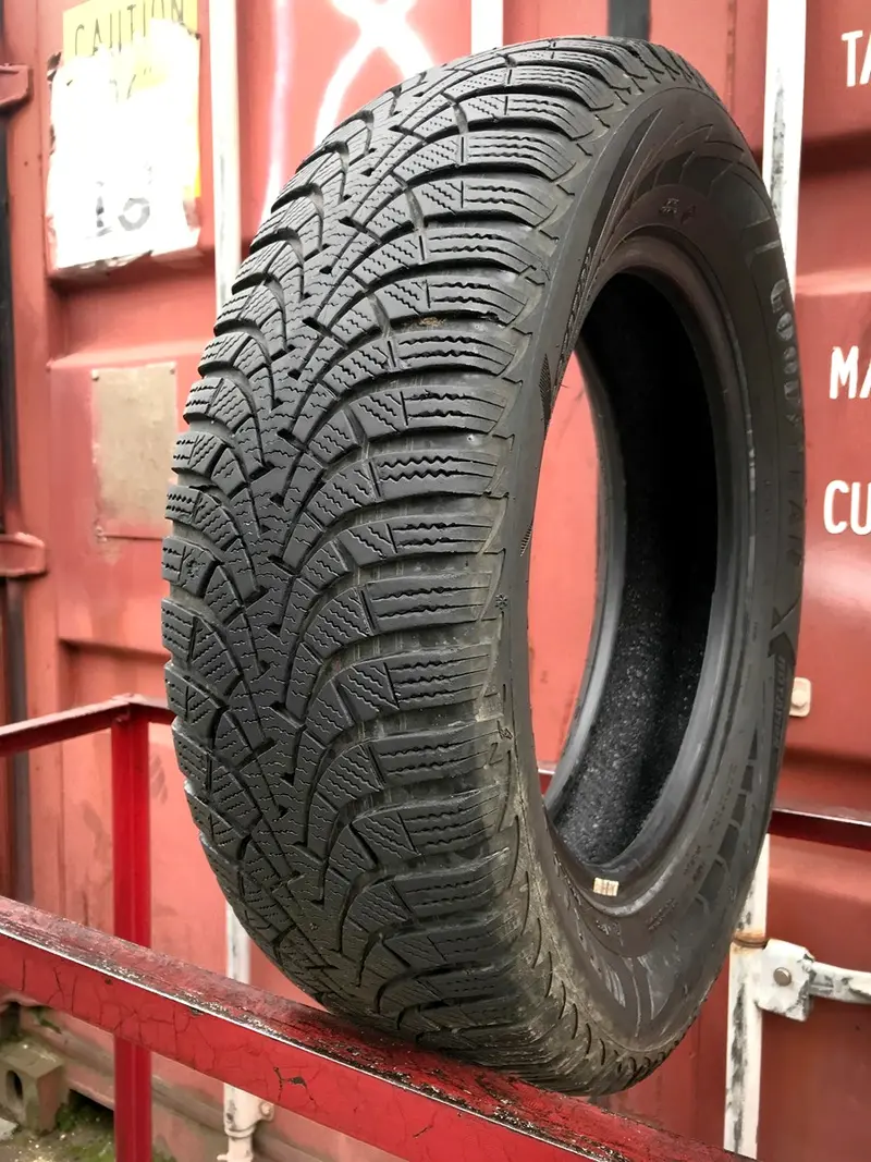 Б/у шина 195/65 R15 Goodyear Ultra Grip 9, фото 1
