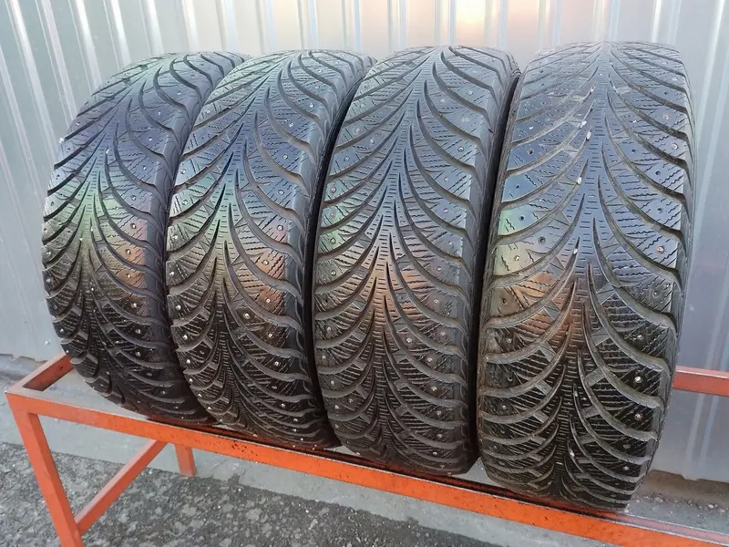 Комплект б/у шин 195/65 R15 Goodyear Ultra Grip Extreme