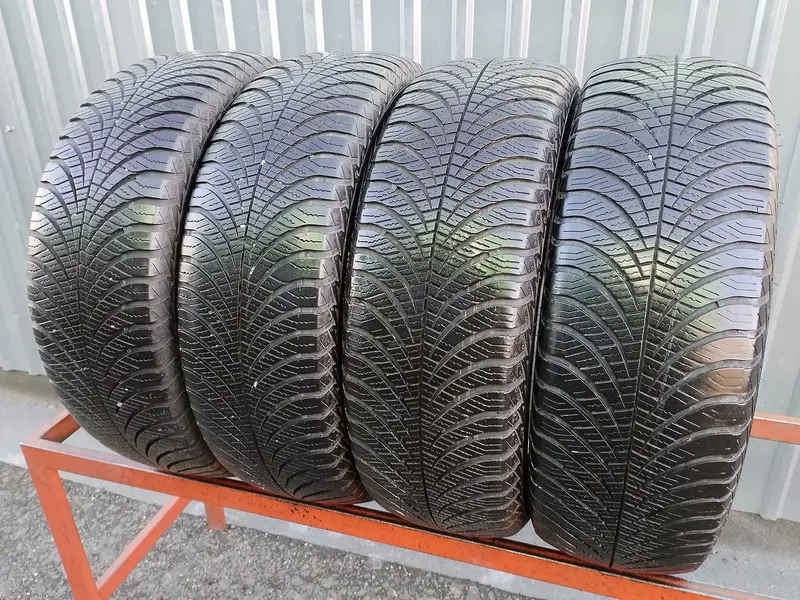 Комплект б/у шин 195/65 R15 Goodyear Vector 4Seasons Gen-2