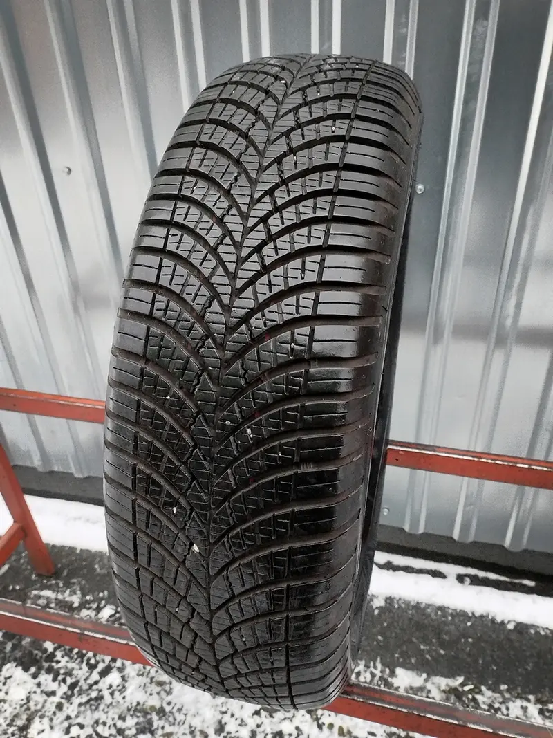 Б/у шина 195/65 R15 Goodyear Vector 4Seasons Gen-3