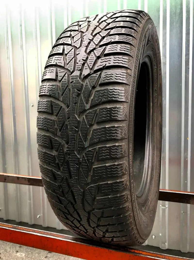 Б/у шина 195/65 R15 Nokian WR D4