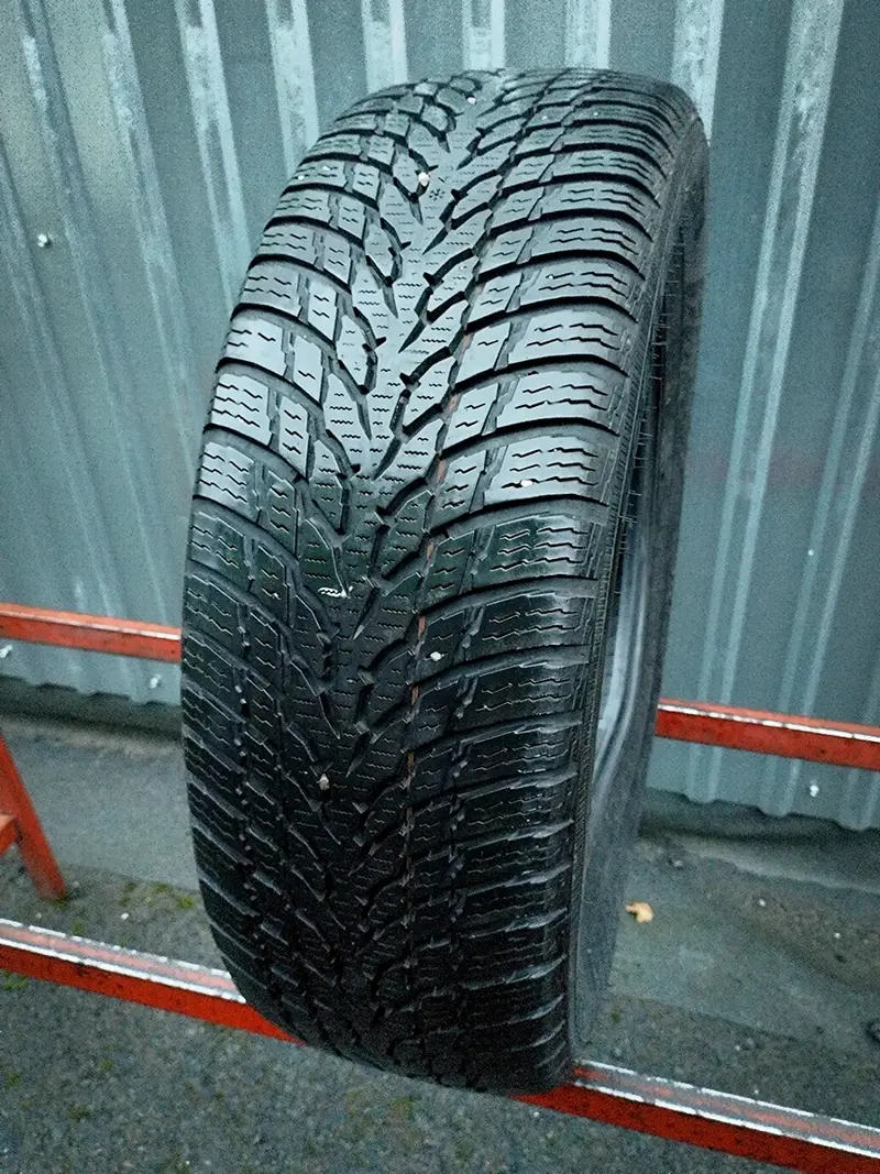 Б/у шина 195/65 R15 Nokian WR Snowproof