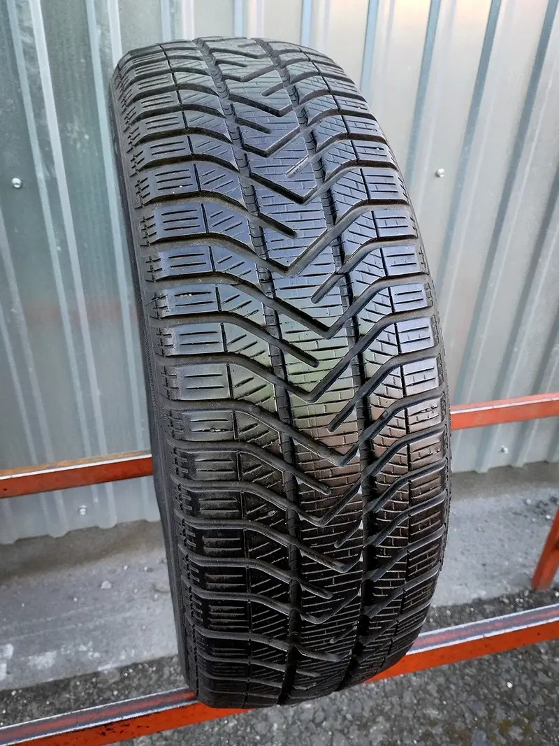 Б/у шина 195/65 R15 Pirelli Winter 190 Snowcontrol 3