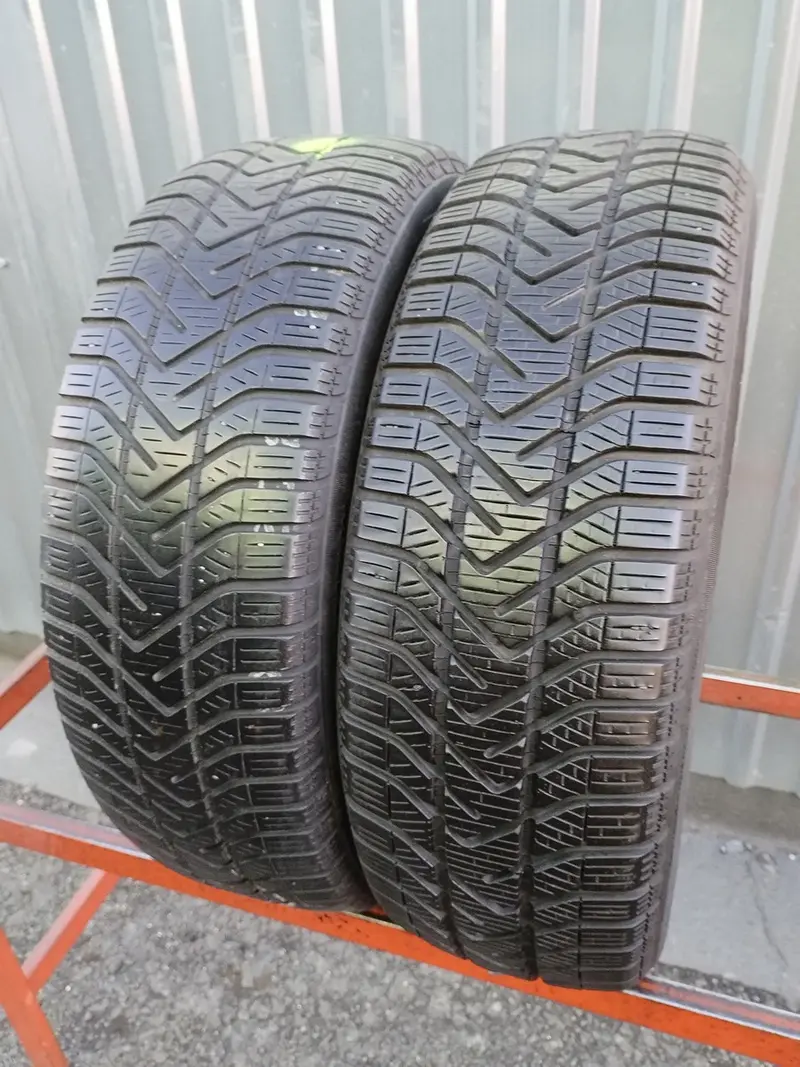 Пара б/у шин 195/65 R15 Pirelli Winter 190 Snowcontrol 3