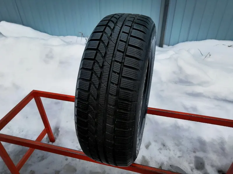 Б/у шина 195/65 R15 Toyo Snowprox S942