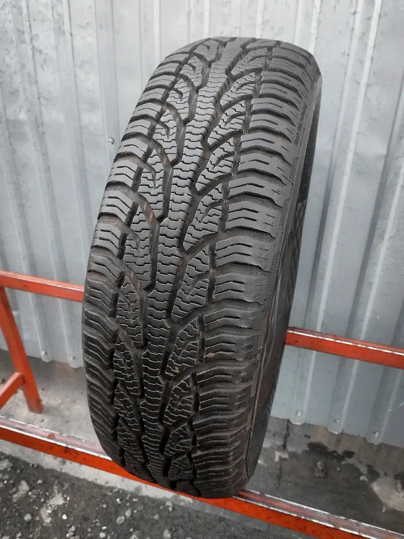 Б/у шина 195/65 R15 Uniroyal AllSeasonExpert 2