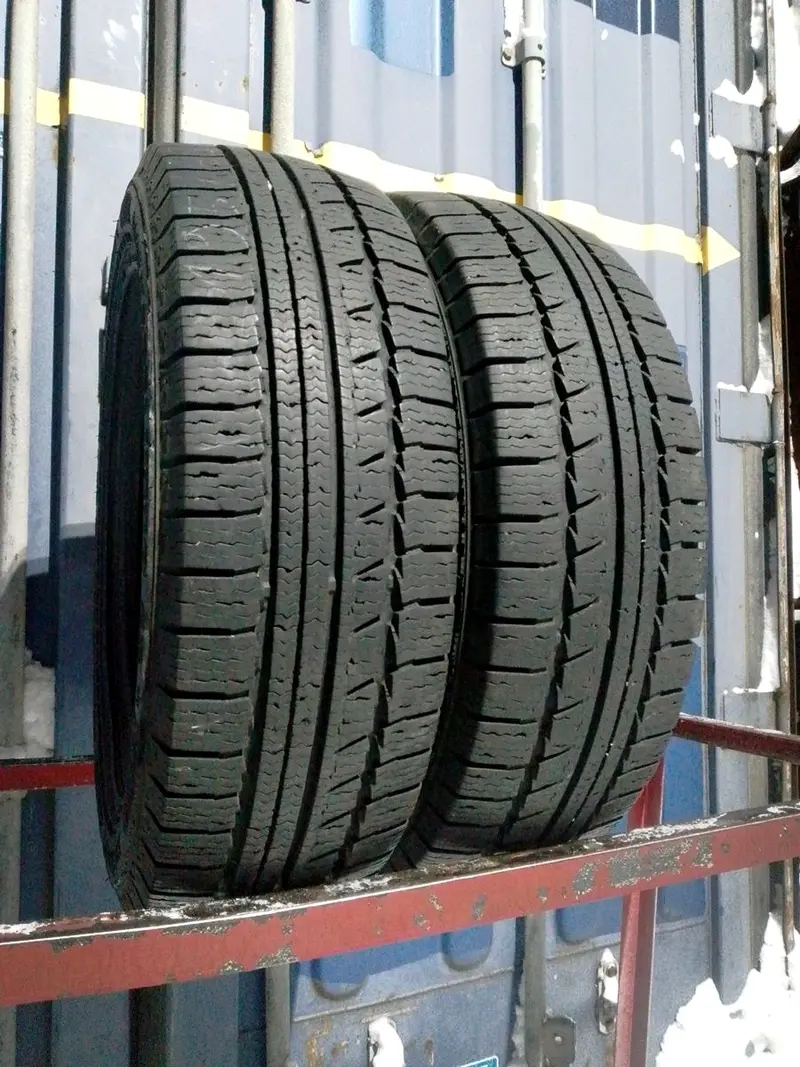 Пара б/у шин 195/65 R16C Nokian Hakkapeliitta CR VAN