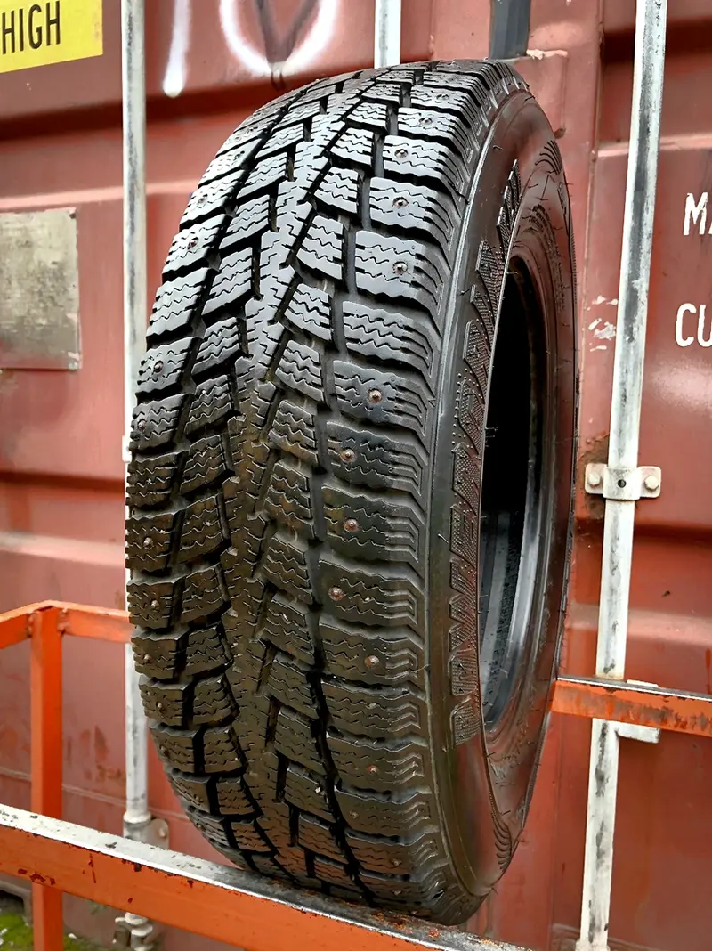 Б/у шина 195/70 R15C Kumho Power Grip KC11, фото 1