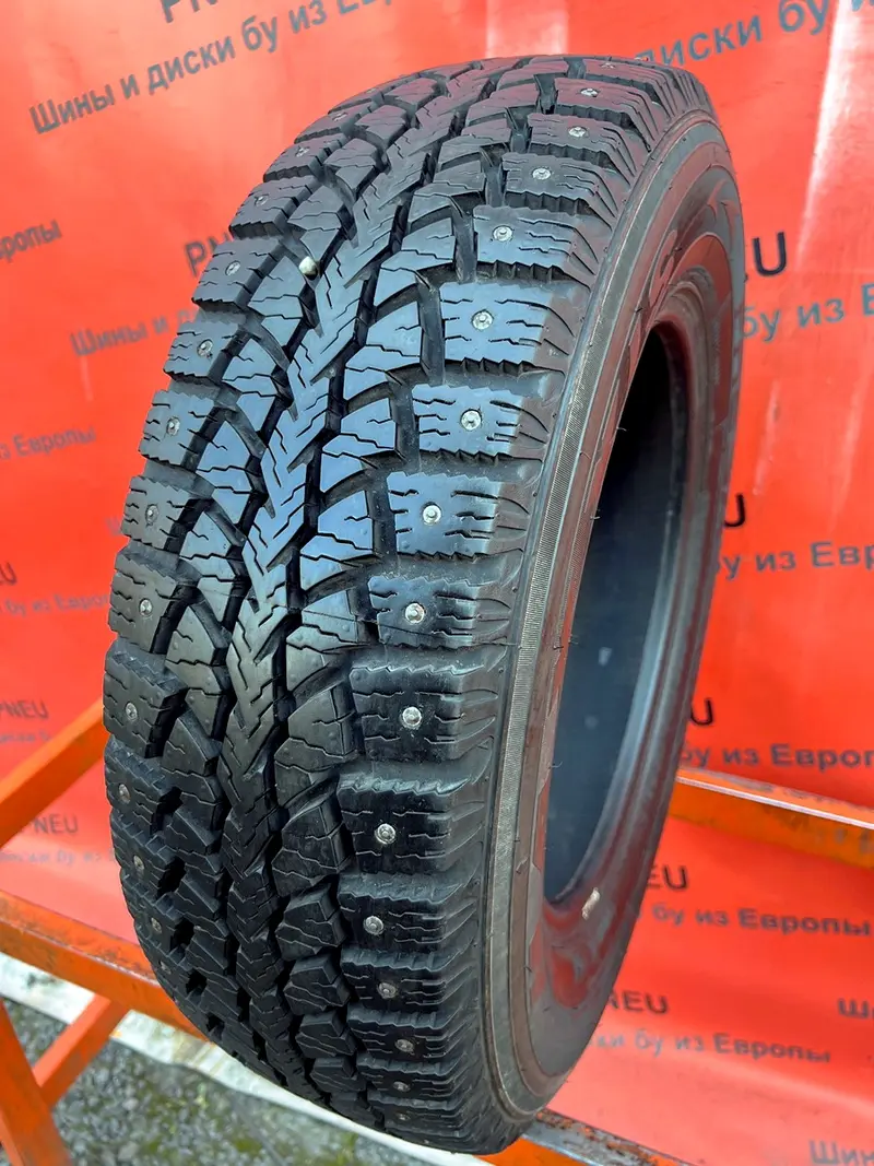 Б/у шина 195/70 R15C Maxxis Presa Spike LT