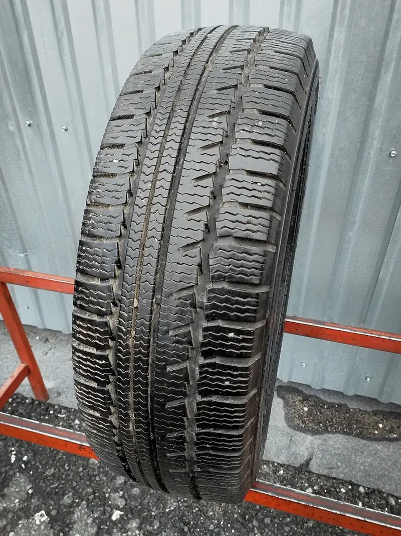 Б/у шина 195/70 R15C Nokian Hakkapeliitta CR VAN