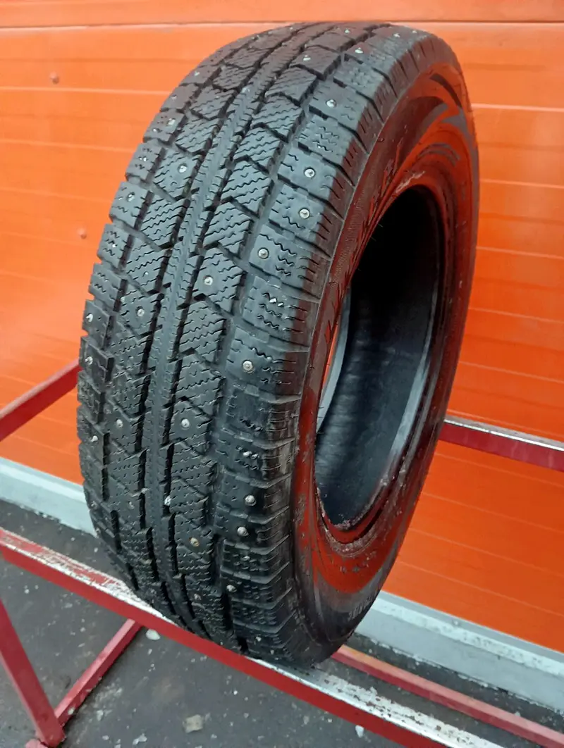 Б/у шина 195/70 R15C Viatti Vettore Inverno V-524
