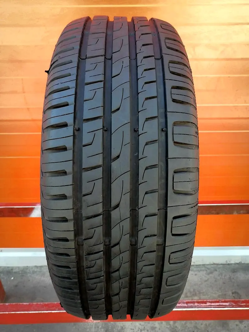 Б/у шина 205/40 R17 Barum Bravuris 3HM