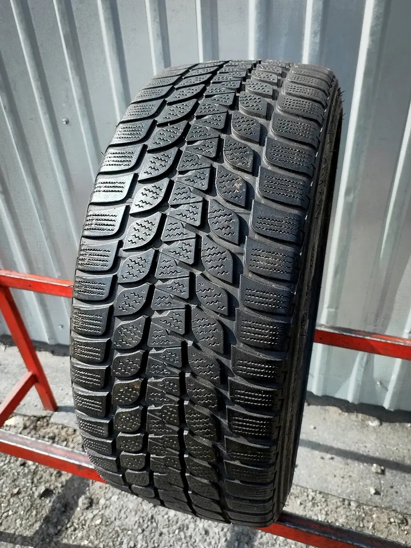 Б/у шина 205/40 R17 Bridgestone Blizzak LM25