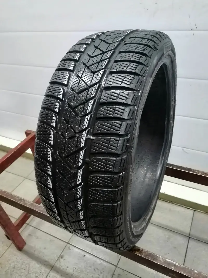 Б/у шина 205/40 R17 Pirelli Winter Sottozero 3