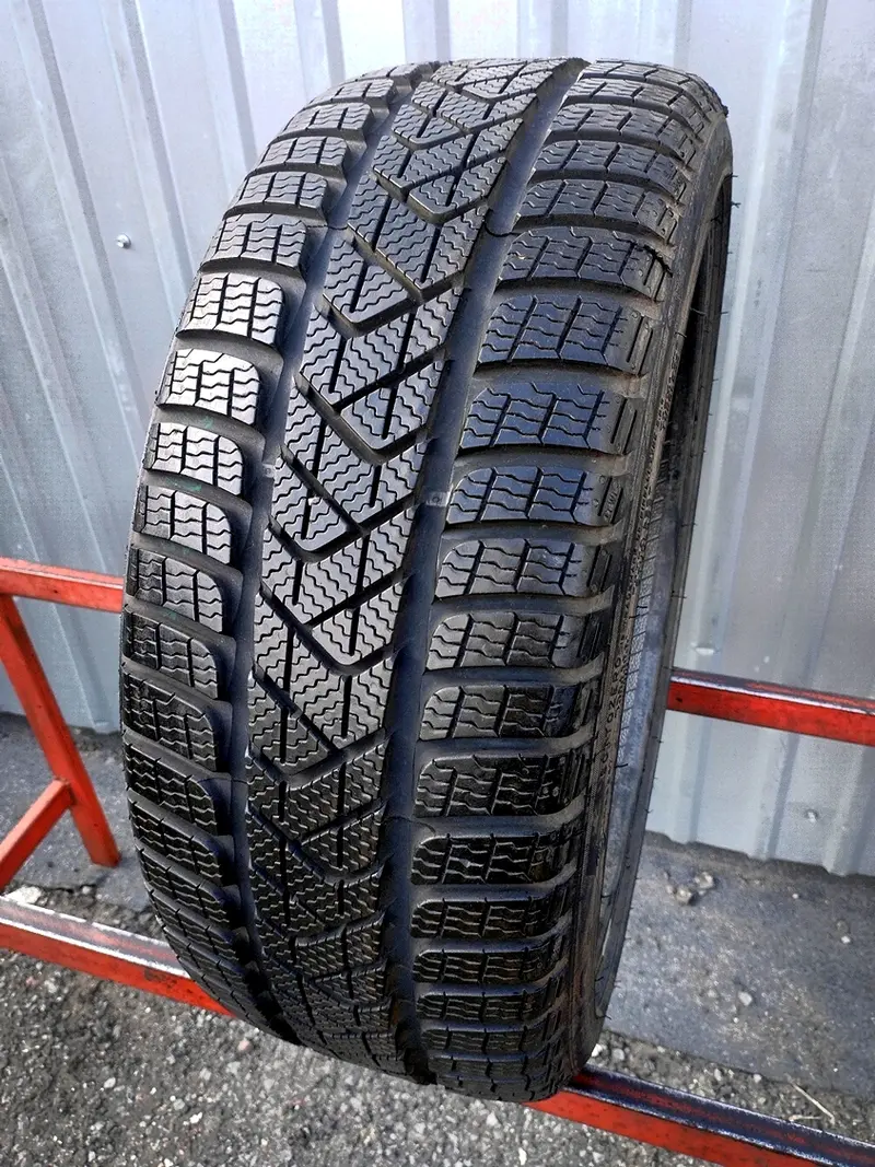 Б/у шина 205/40 R17 Pirelli Winter Sottozero 3