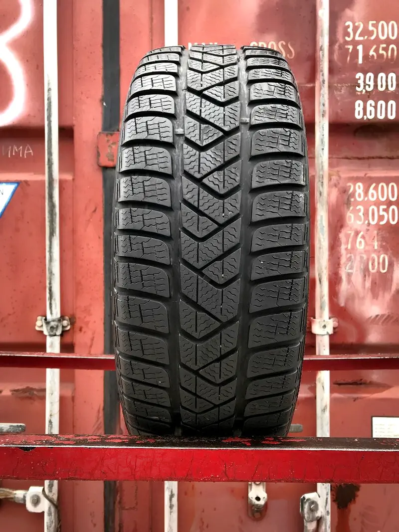 Б/у шина 205/40 R18 Pirelli Winter Sottozero 3