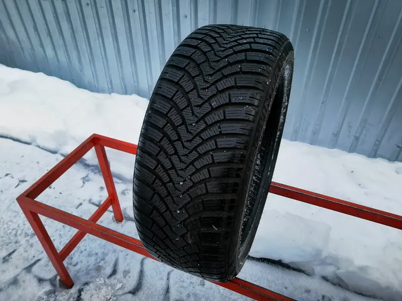 Б/у шина 205/45 R17 Falken Eurowinter HS01