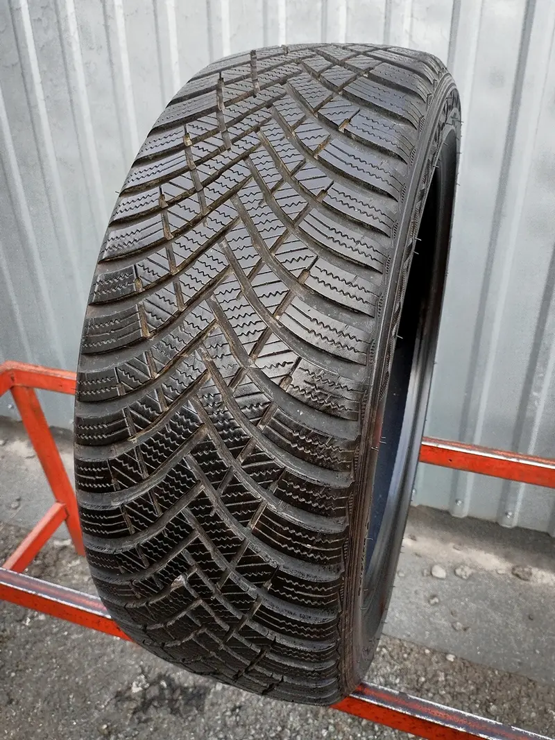 Б/у шина 205/45 R17 Hankook Winter I*cept RS3 W462