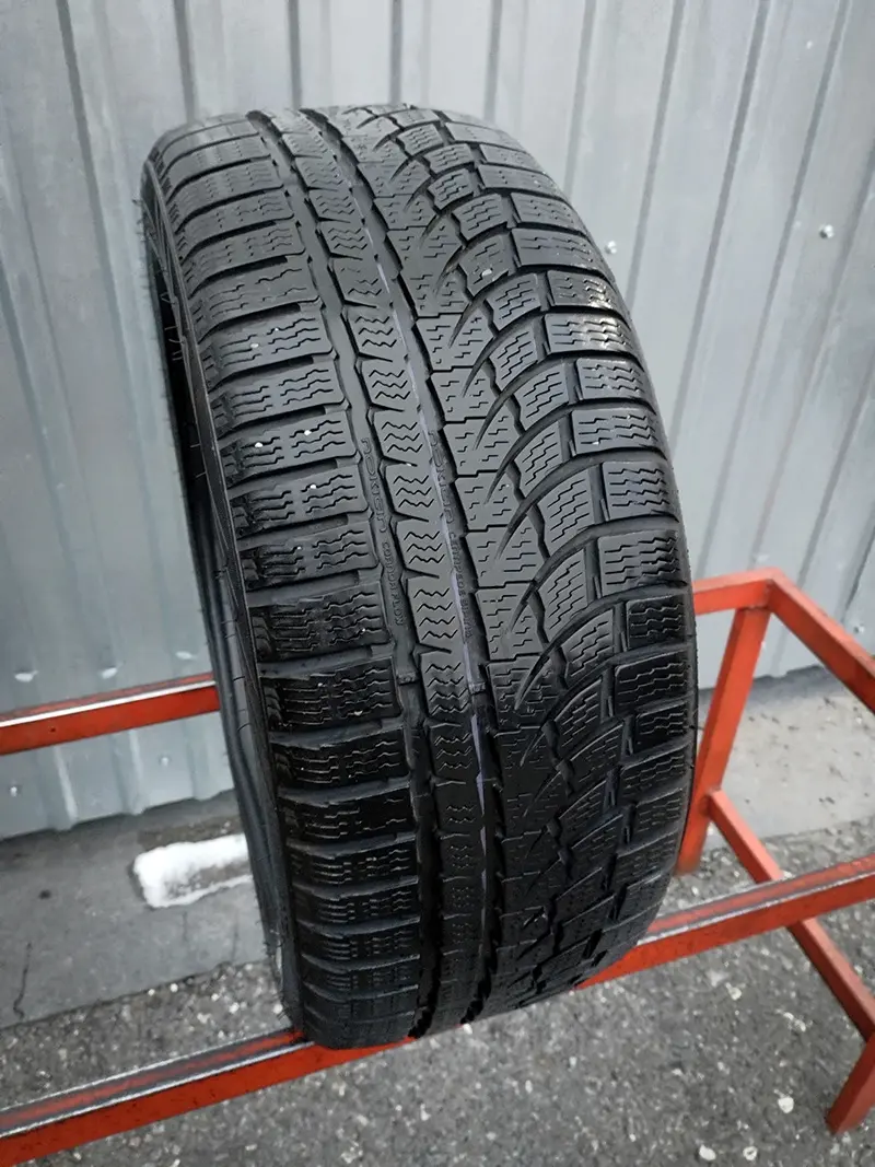 Б/у шина 205/45 R17 Nokian WR A4